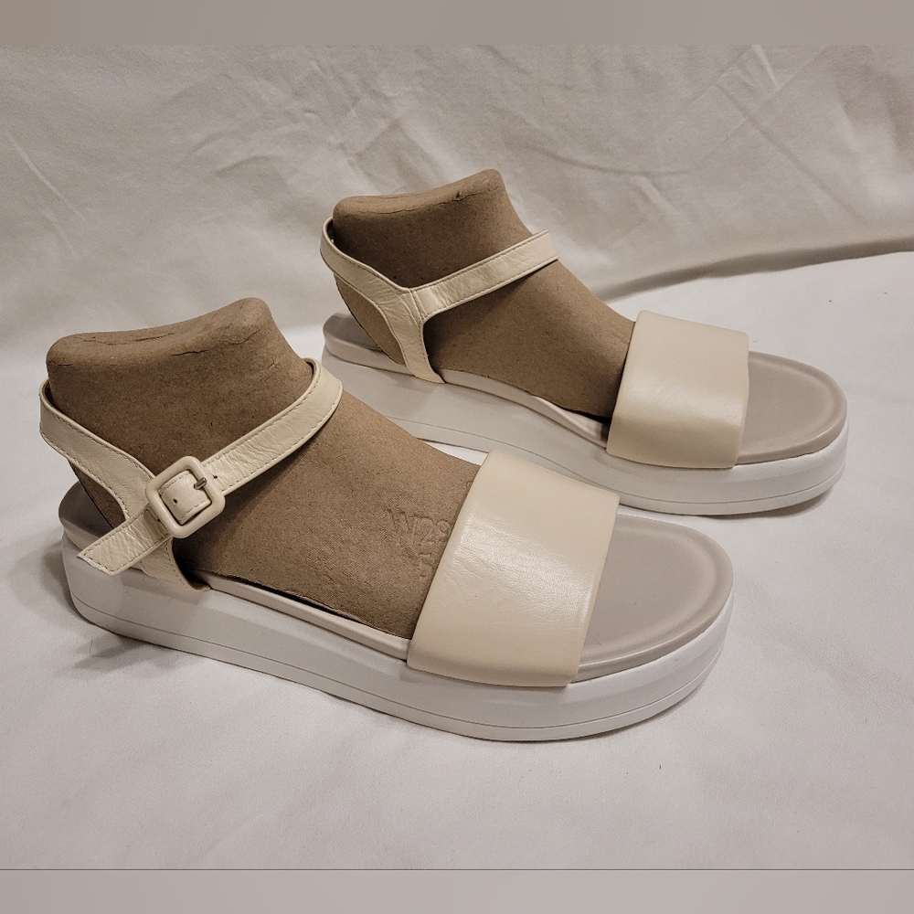 Franco Sarto white Sandals size 9